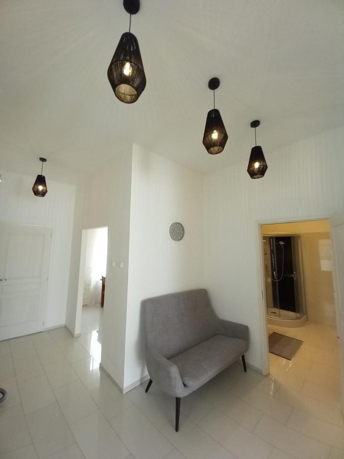 Korvin One Apartman Pápa Exterior foto