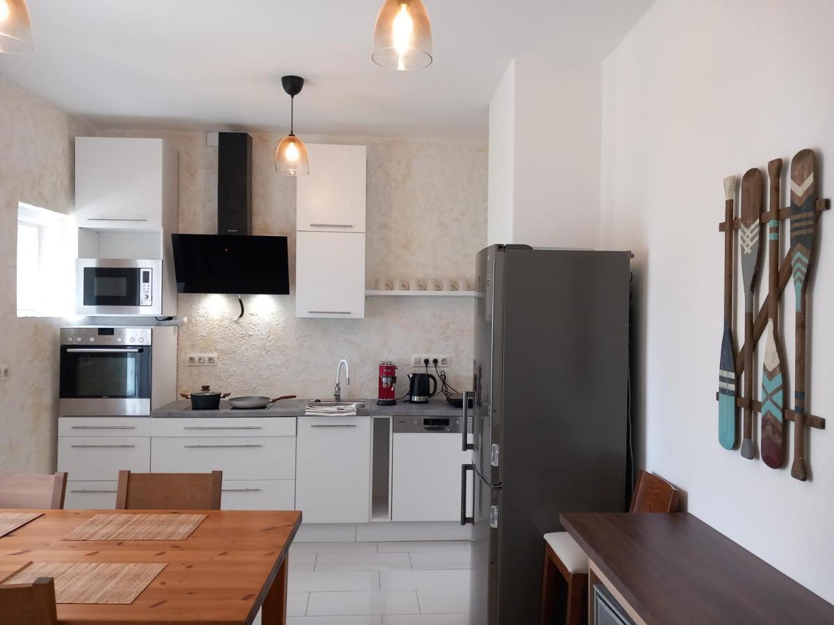 Korvin One Apartman Pápa Exterior foto